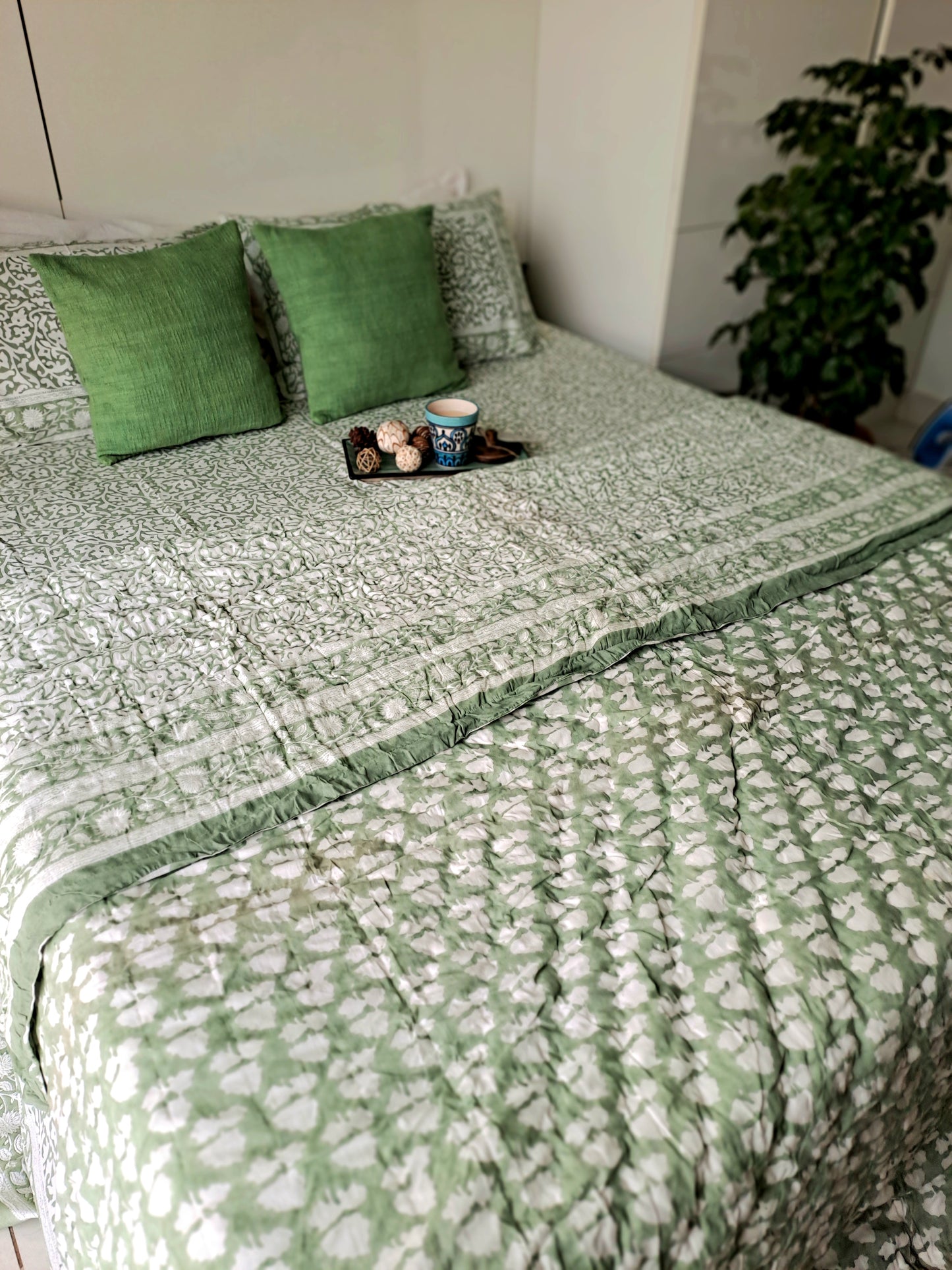 HAND BLOCK PRINT DOUBLE BEDSHEET AND QUILT BEDDING SET