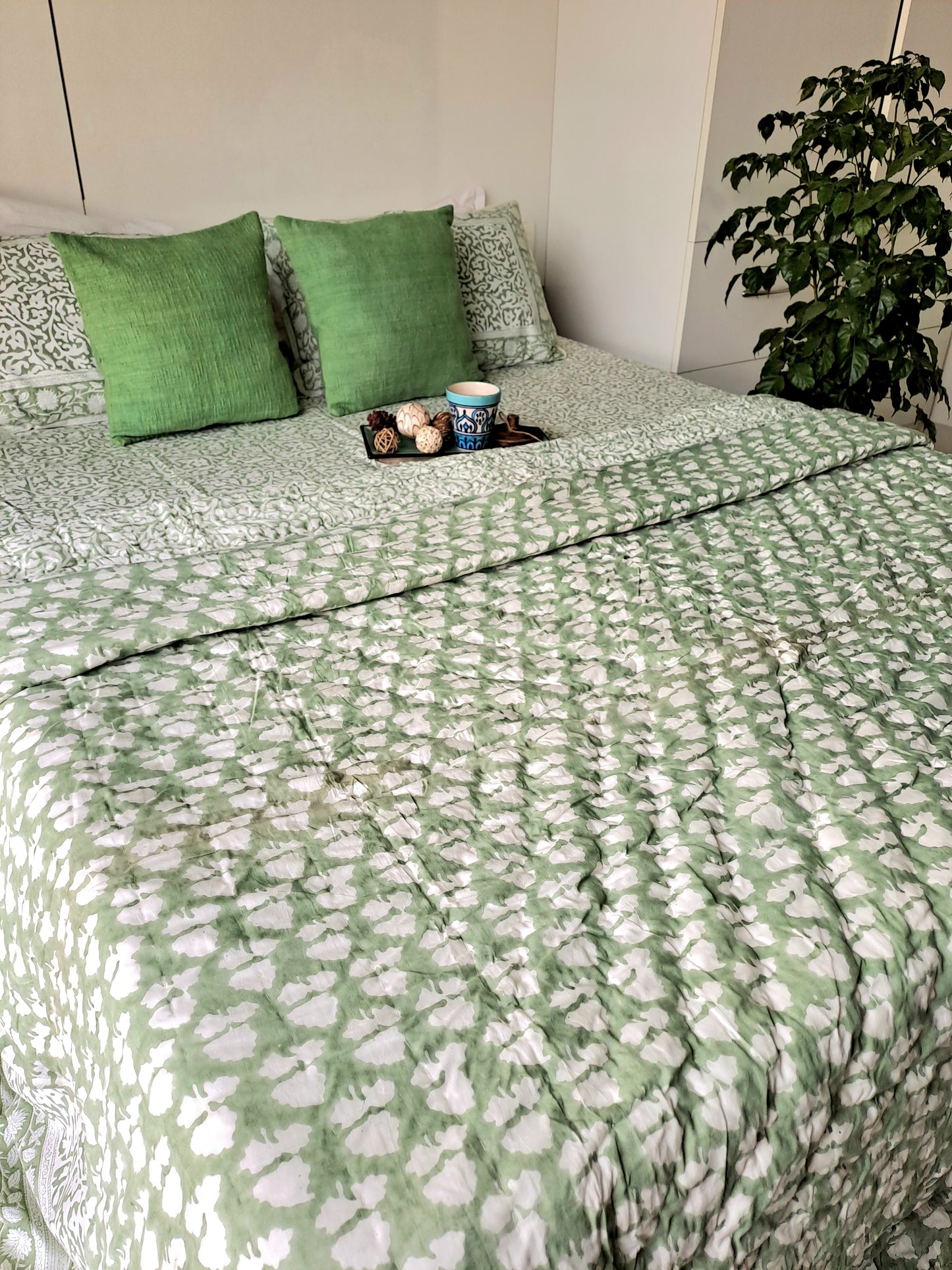 HAND BLOCK PRINT DOUBLE BEDSHEET AND QUILT BEDDING SET