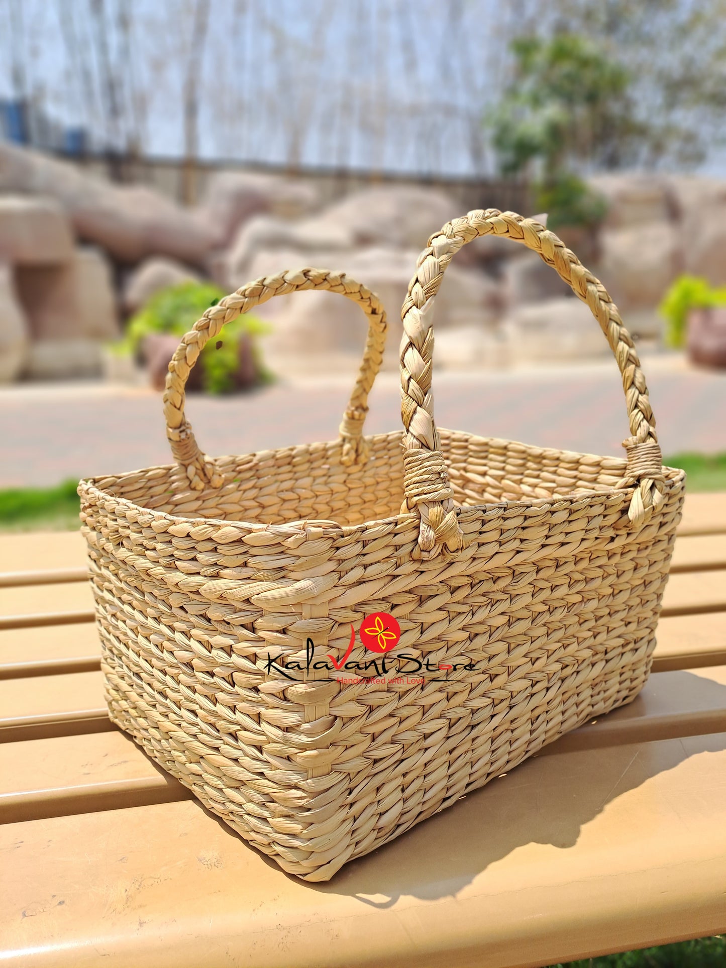 KAUNA GRASS BASKET WITH HANDLE