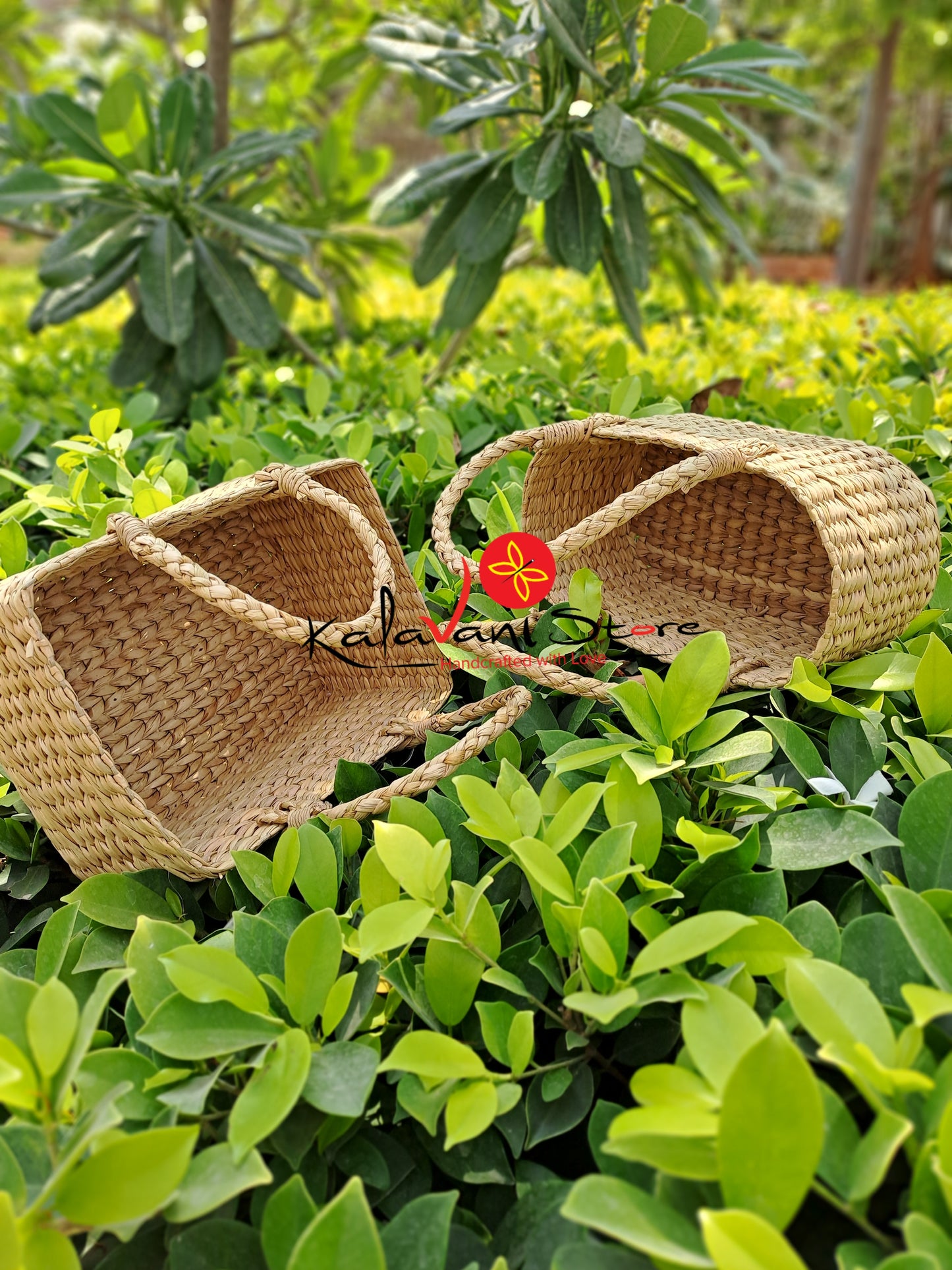 KAUNA GRASS BASKET WITH HANDLE