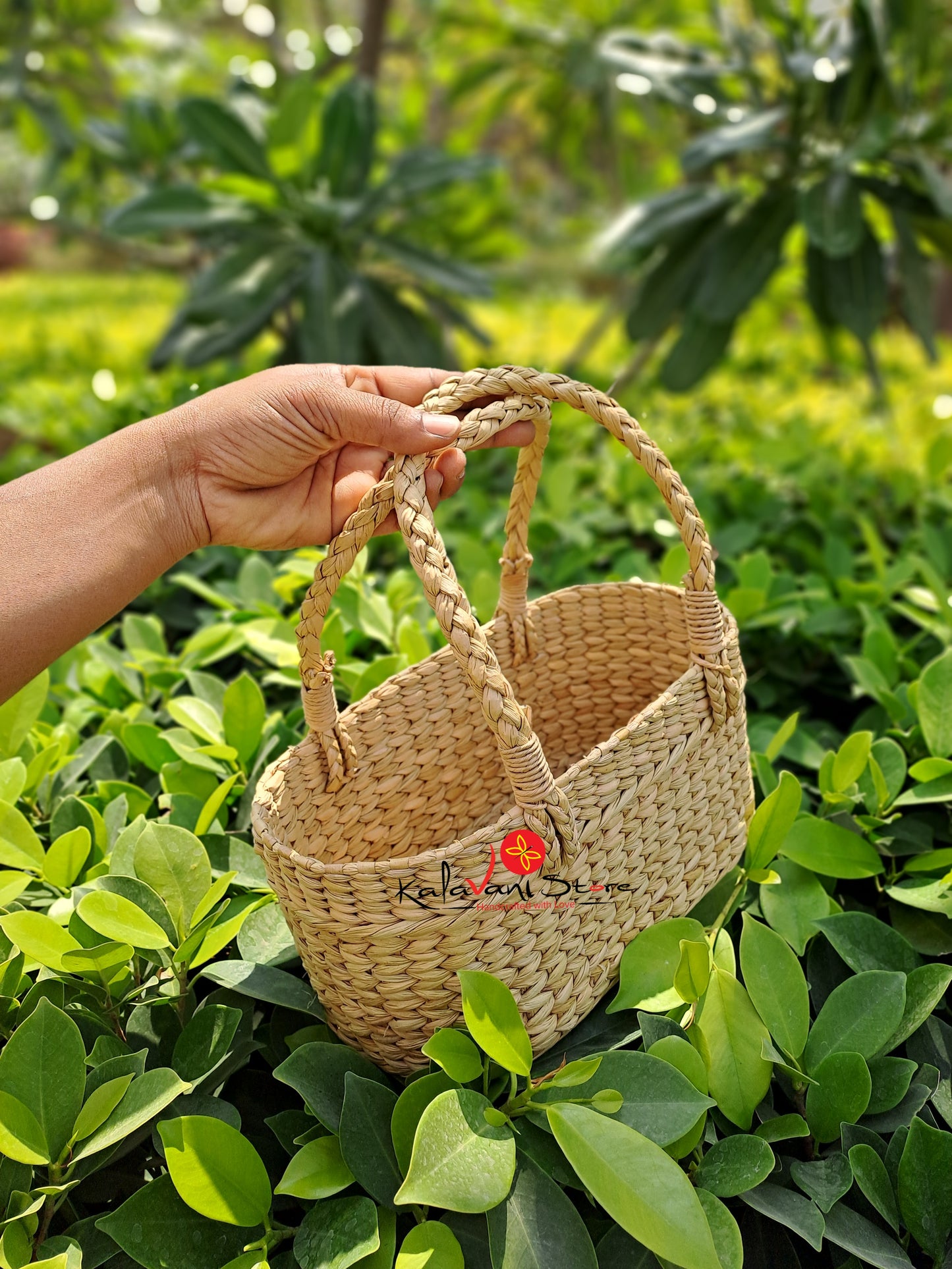 KAUNA GRASS BASKET WITH HANDLE