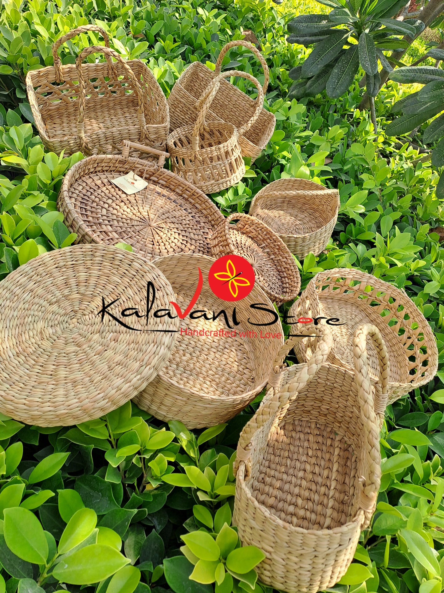 KAUNA GRASS BASKET WITH HANDLE