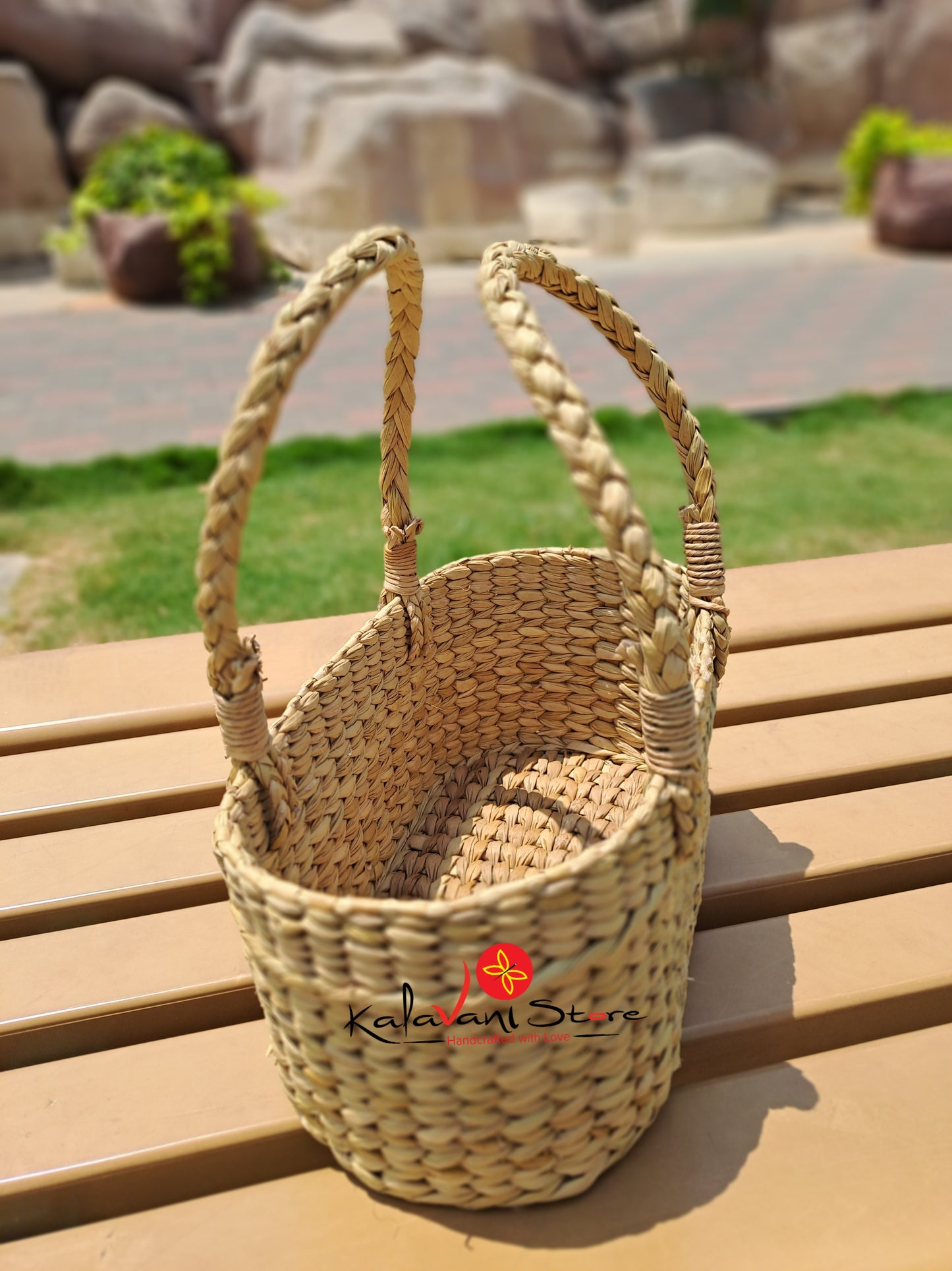 KAUNA GRASS BASKET WITH HANDLE