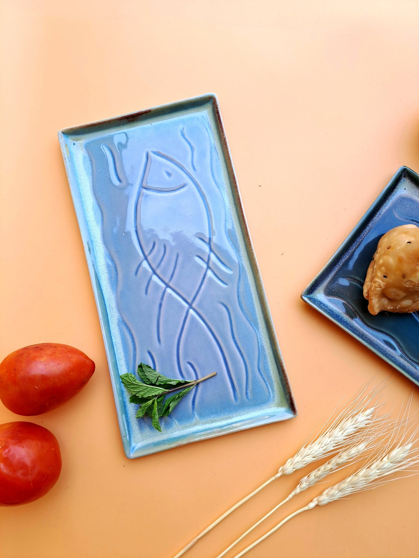 CERAMIC FISH ENGRAVED BLUE PLATTER