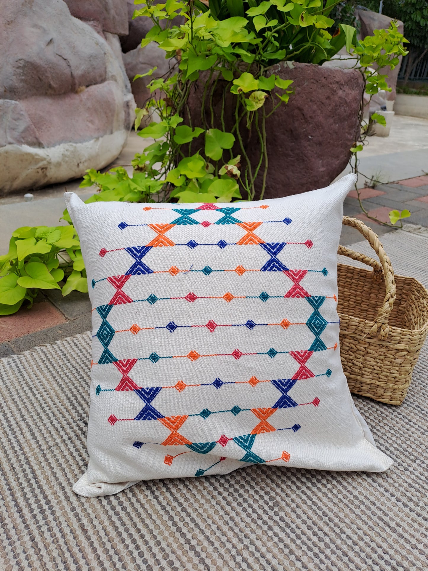HANDLOOM COTTON CUSHION COVER