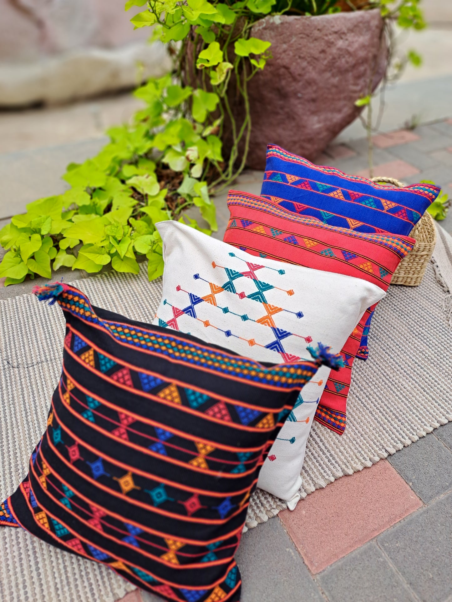 HANDLOOM COTTON CUSHION COVER
