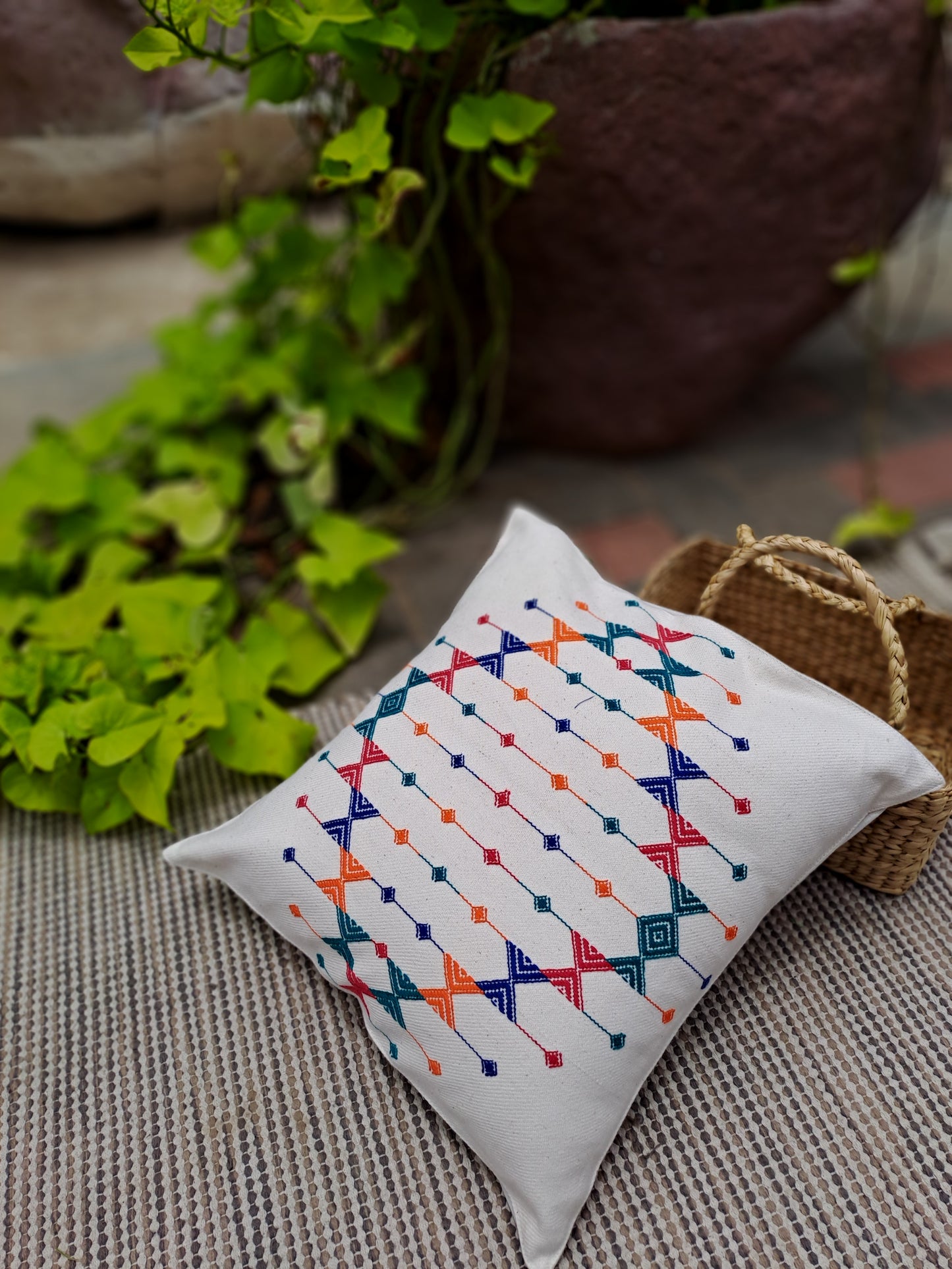 HANDLOOM COTTON CUSHION COVER