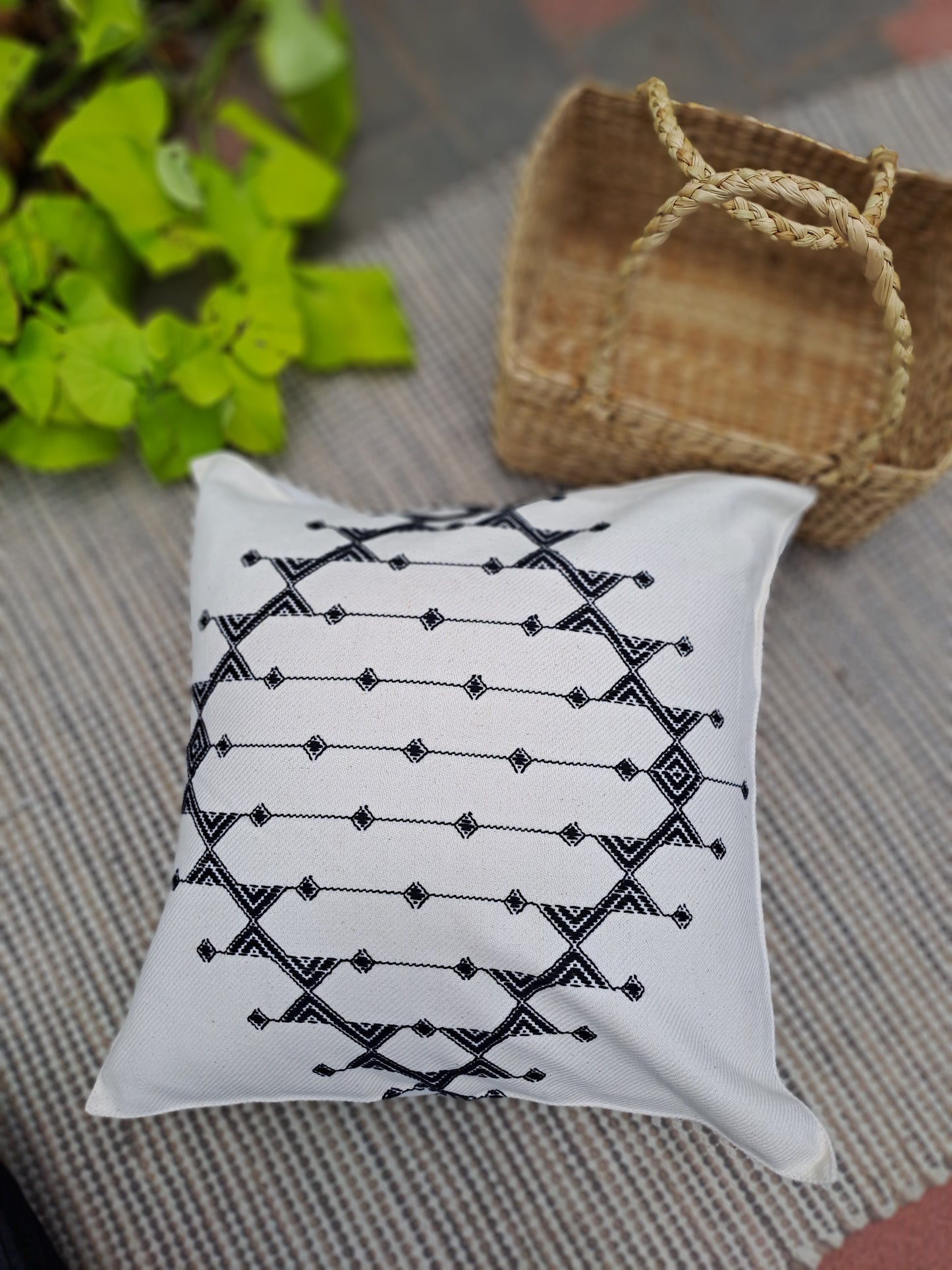 HANDLOOM COTTON CUSHION COVER