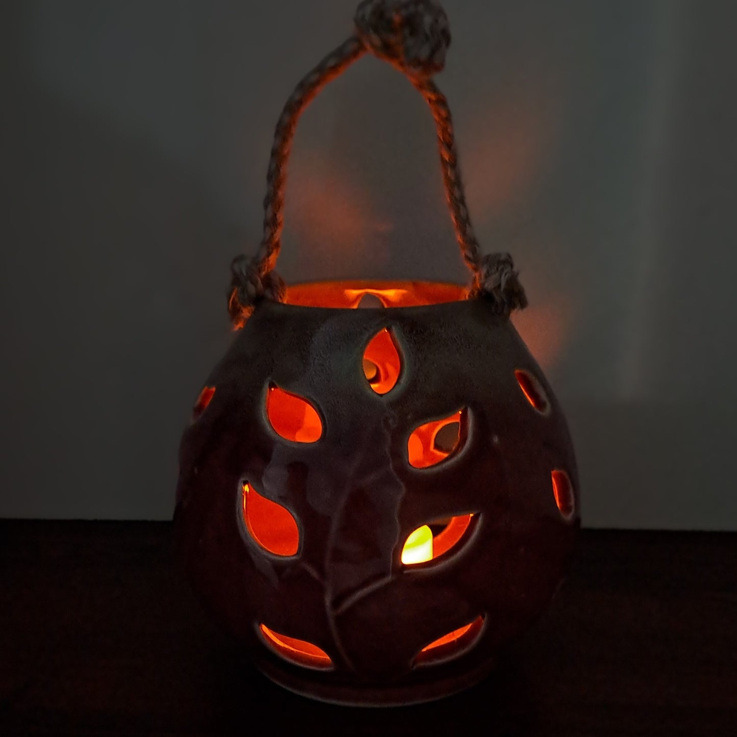 PINK CERAMIC T-LIGHT HOLDER