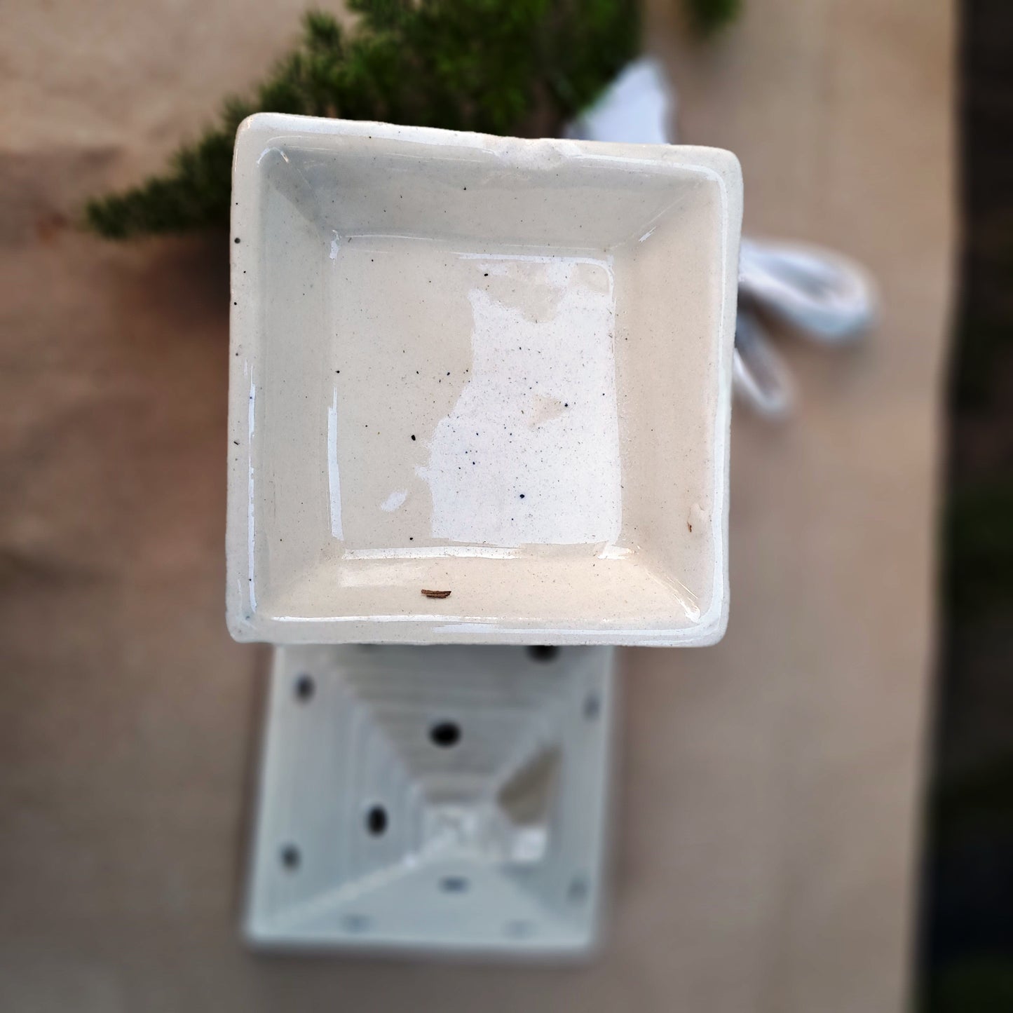 CERAMIC HUT SHAPED ELECTRIC DIFFUSER