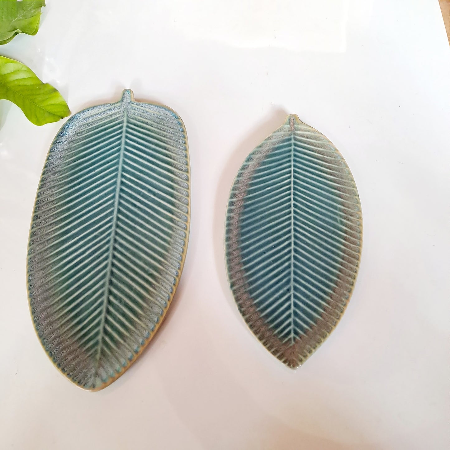 CERAMIC GREEN LEAF PLATTER