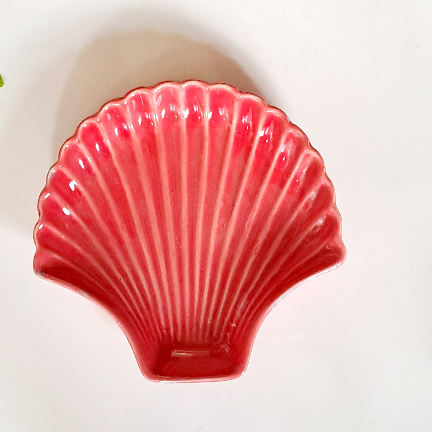 CERAMIC SEA SHELL RED PLATTER