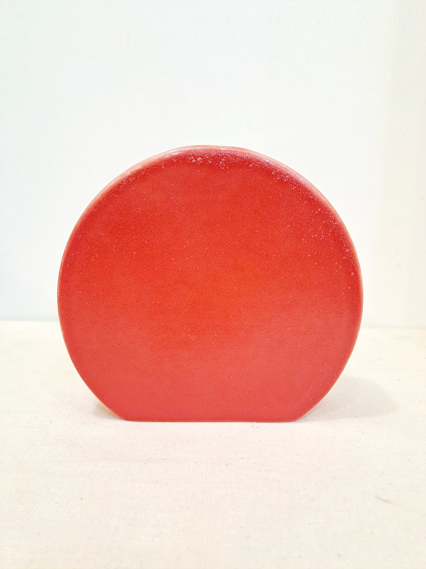 CIRCLE VASE OF DIFFERENT COLOR