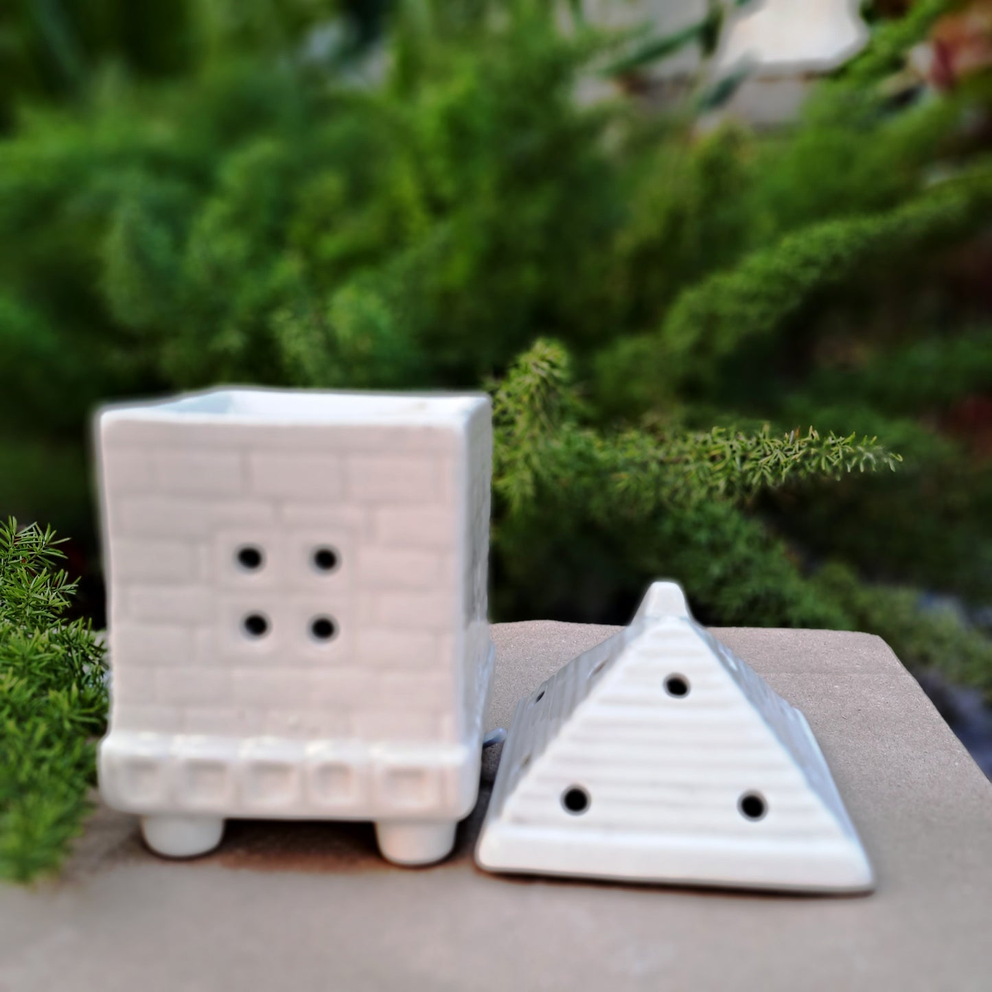 CERAMIC HUT SHAPED ELECTRIC DIFFUSER